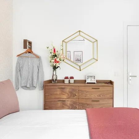 Joivy Bright And Beautiful 4br 5 Mins To Rato Subway